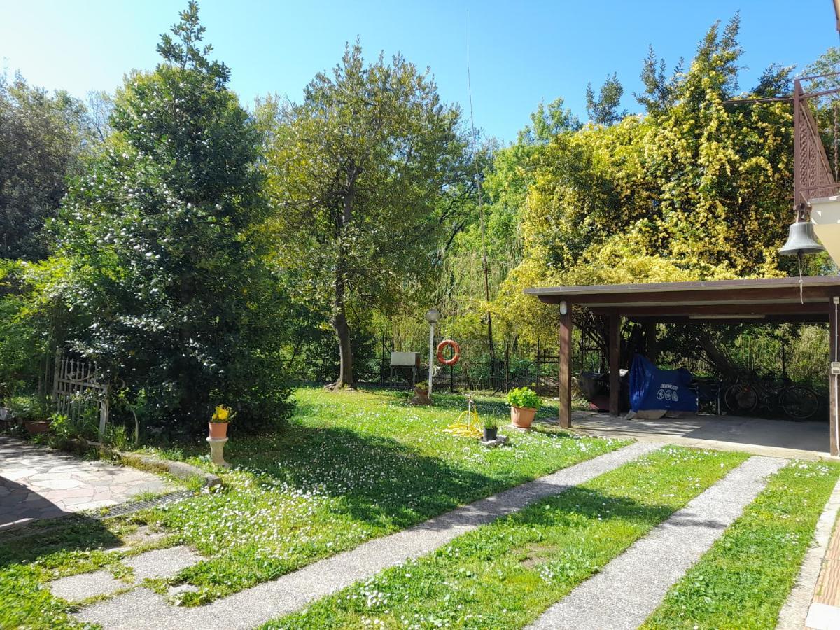 La Casa Del Tiglio Lägenhet Sarzana Exteriör bild