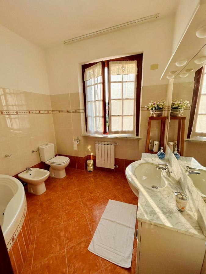 La Casa Del Tiglio Lägenhet Sarzana Exteriör bild